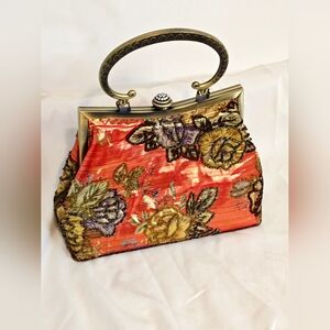 Vintage Style Beaded Floral Kiss Lock Handbag Metal Handle Coral Evening Bag